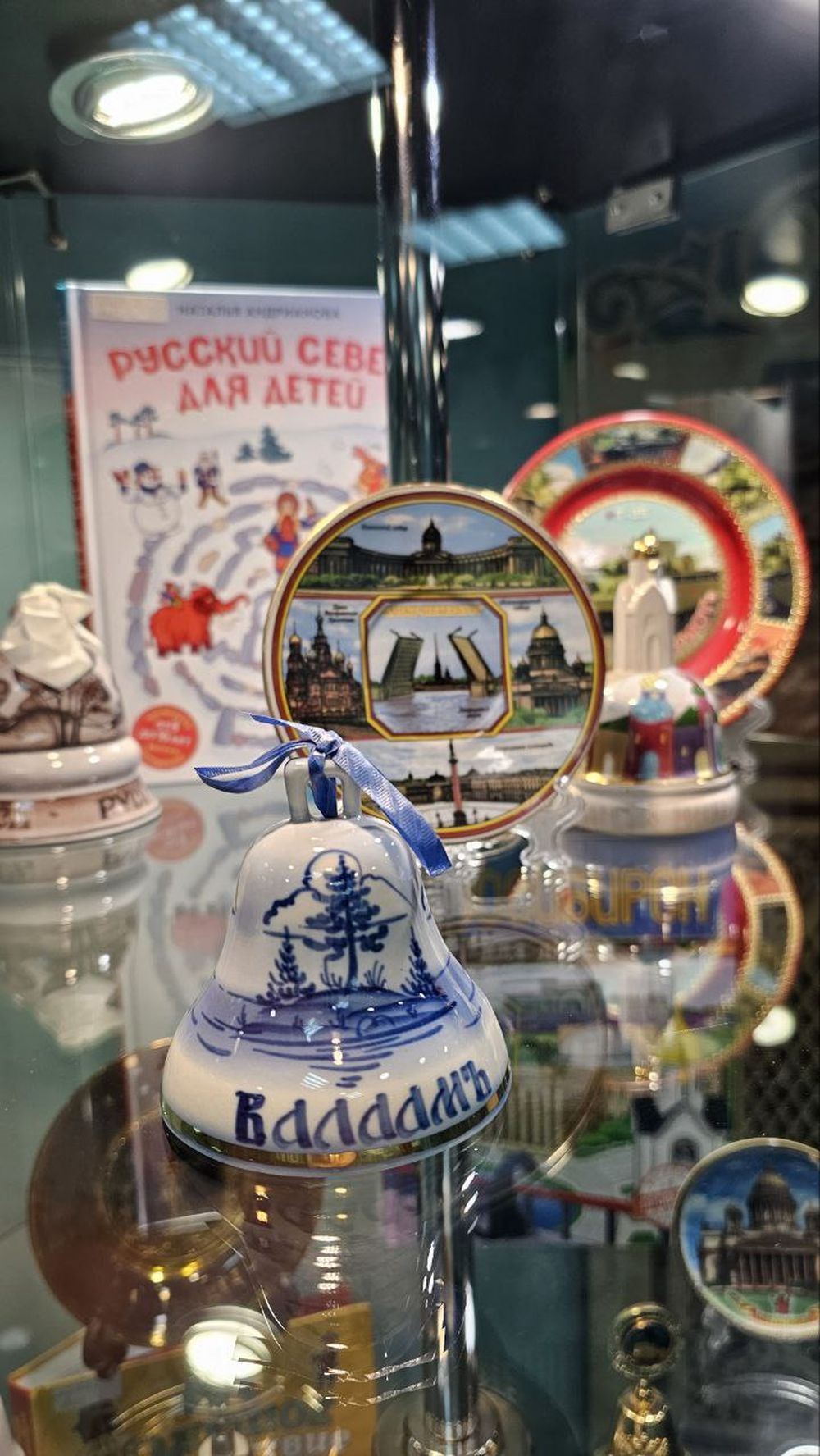 Коллекции колокольчиков в Центральной детской библиотеке