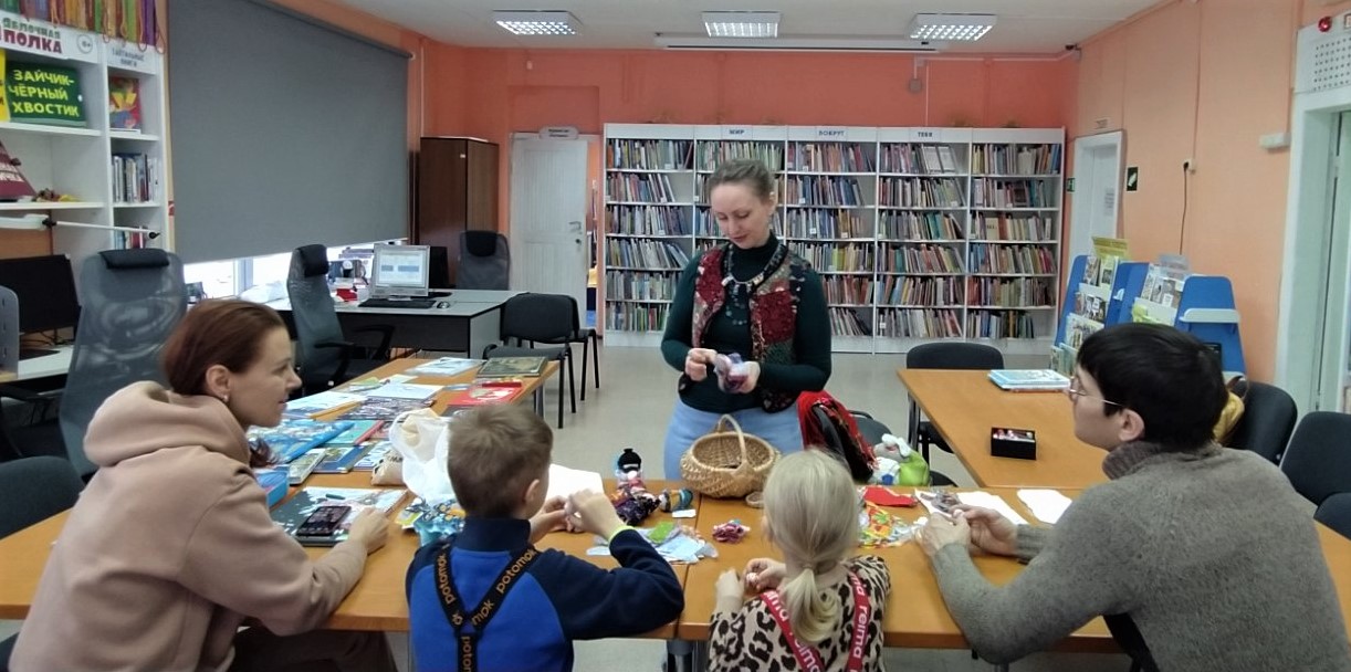 Изготовление традиционной куклы «Колокольчик», декабрь 2022 г.