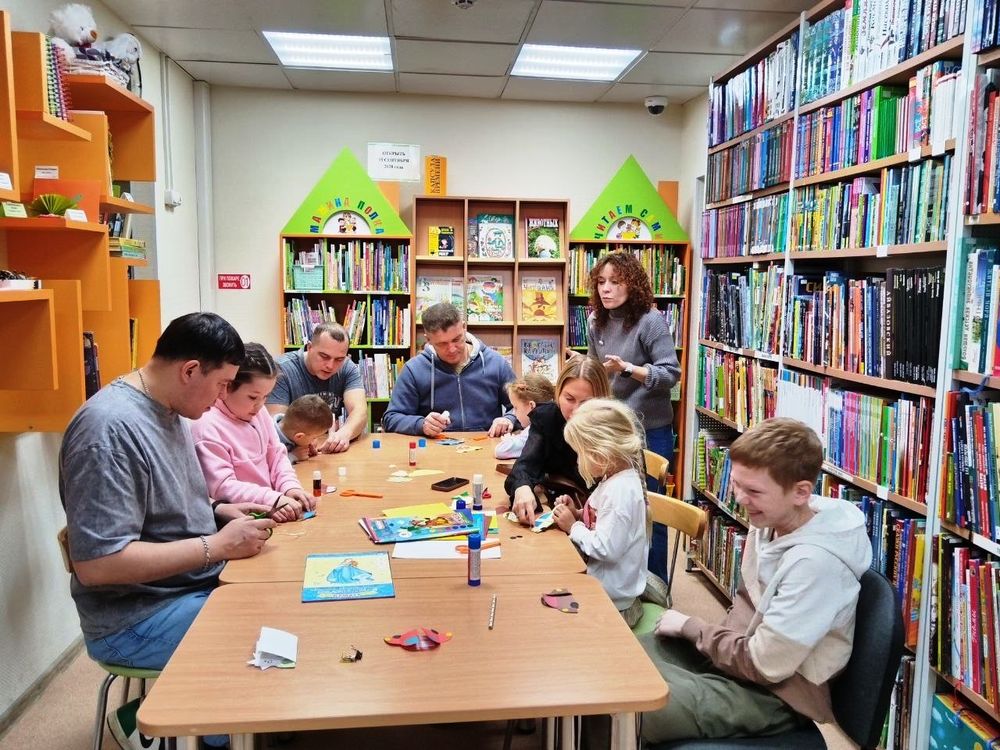 Мастер-класс «Папа читает - я мастерю» в библиотеке (детской) № 4