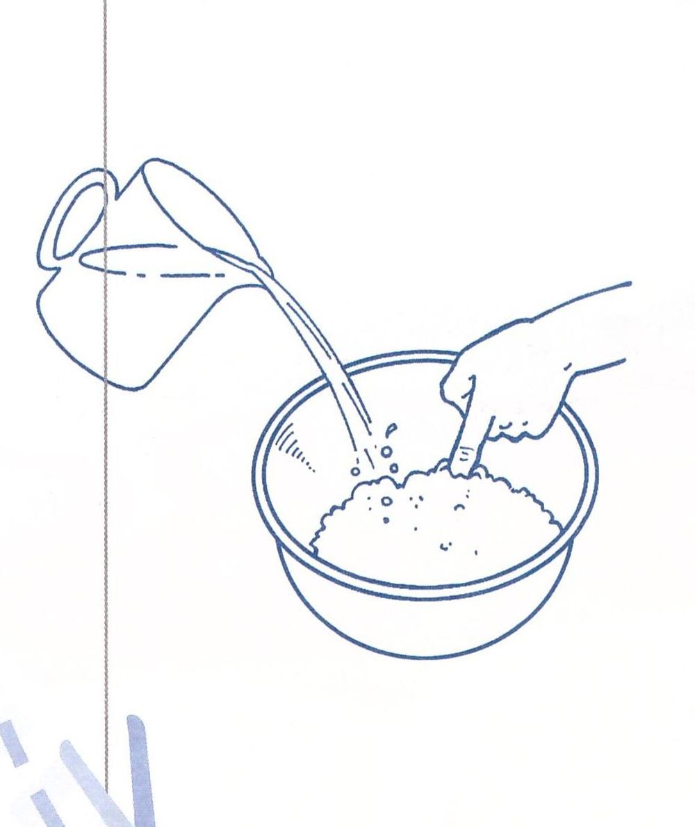 Медленно помешивай пальцем крахмал